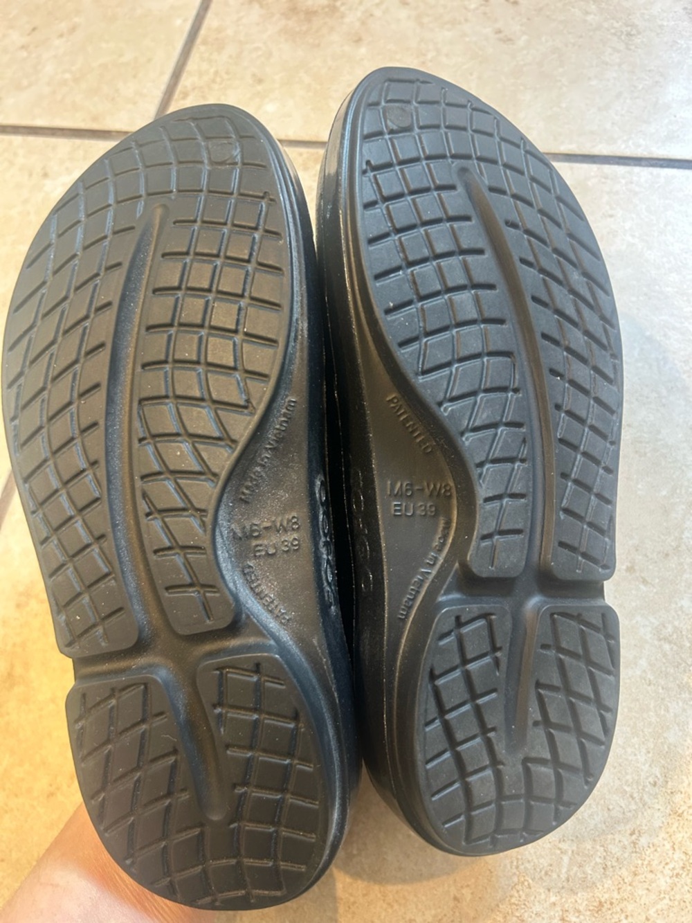 OOFOS OOcloog Luxe clogs women's size 8 men's size 6 black sparkle - Picture 6 of 6